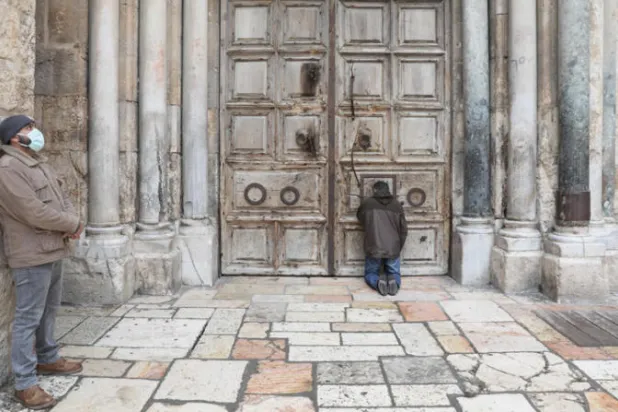 «كورونا» يزيد أحزان المسيحيين في «الجمعة الحزينة»