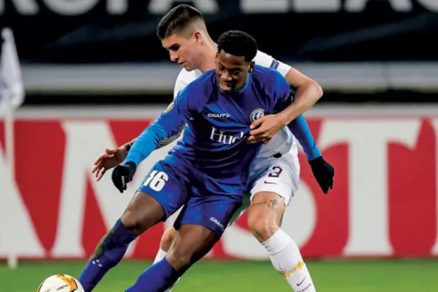 آرسنال وتشيلسي وتوتنهام من بين الأندية الكبرى التي تطارد ديفيد