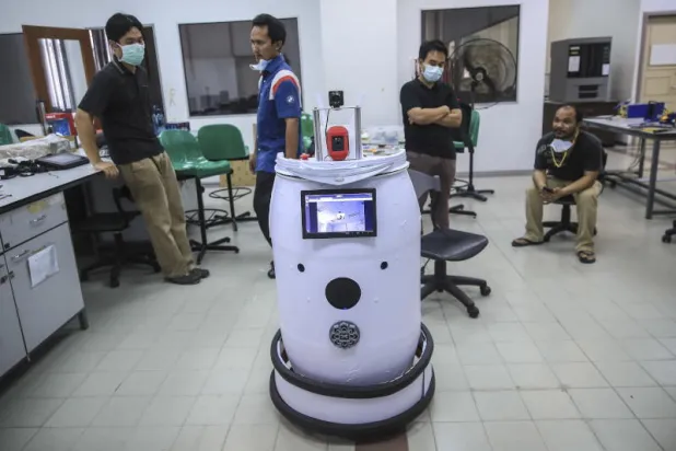 روبوت ماليزي يحمي الطواقم الطبية من عدوى «كورونا»