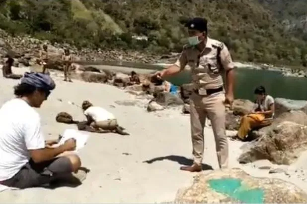 Sokağa çıkma yasağı belli saatlerde ihtiyaç gidermek için hafifletiliyor (Hindistan medyası)