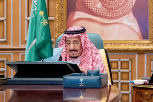 خادم الحرمين الشريفين مترئساً الجلسة المرئية لمجلس الوزراء (واس)