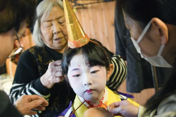 الاستعدادات الأخيرة قبل الظهور على المسرح (نيويورك تايمز)