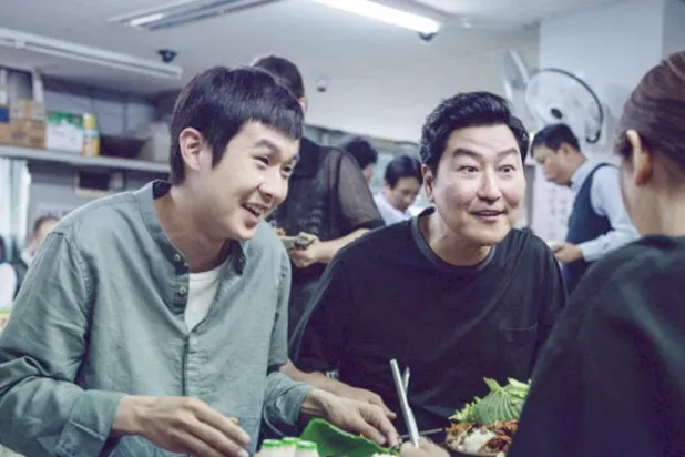 «باراسايت» (الطفيلي) حصد السعفة و250 جائزة أخرى