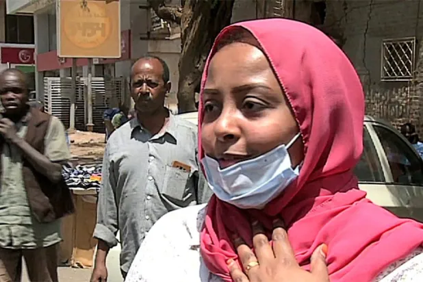 سودانيون يتخوفون من «قطع أرزاقهم»  مع بدء حظر التجول الشامل