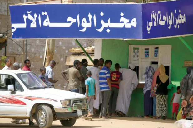 الخرطوم تدخل «الإغلاق الشامل» وسط أزمة خانقة في غاز الطهي