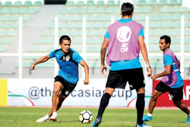 تركمانستان لا تعترف بـ«كورونا» وتستأنف النشاط الكروي