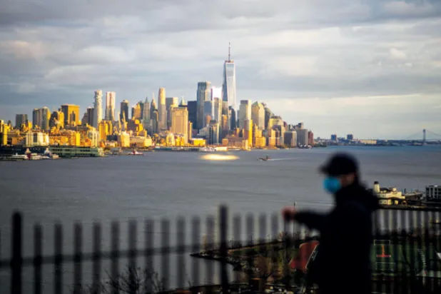 «كورونا» يدفع واشنطن لتعليق جزئي للرسوم الجمركية