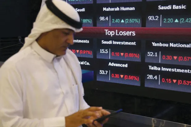 التوزيعات النقدية تحفز الأسهم السعودية لإغلاق إيجابي