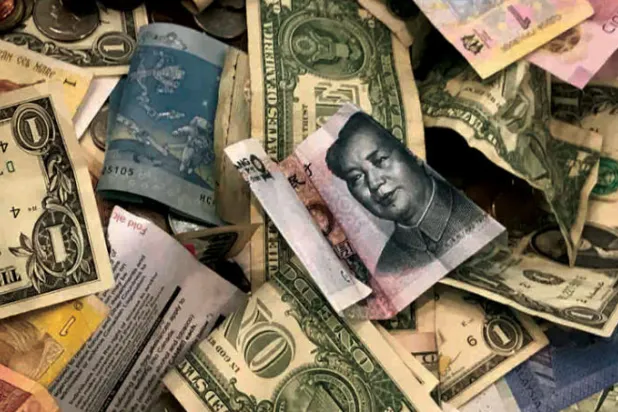 الدولار يصعد واليورو يقاوم... وعملات الأسواق الناشئة تهبط بقوة