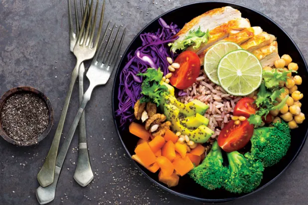 نوعية الأكل في الحجْر المنزلي قد تكون {قنبلة صحية موقوتة}