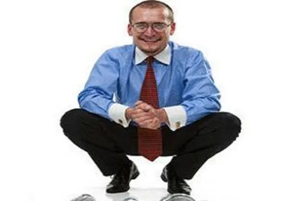 القرفصاء... الحل الأمثل للجلوس الطويل