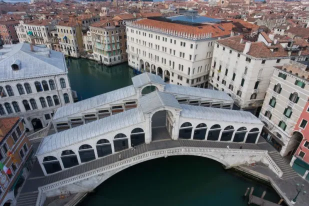 جسر ريالتو في البندقية (أ.ف.ب)