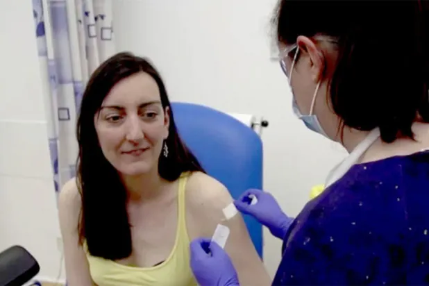 علماء «أكسفورد» يقتربون من إجراء تجارب واسعة للقاح ضد الفيروس