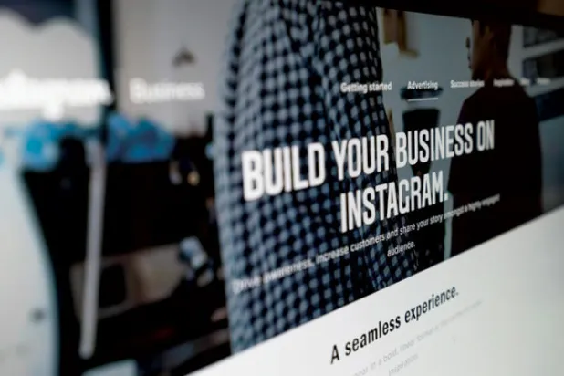 مشاهير «إنستغرام» يوزّعون النقود على متابعيهم مقابل أن يتابعوا حسابات أخرى