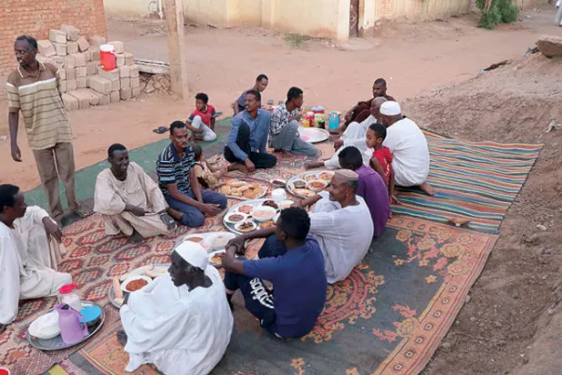 السودان يبحث بث الحياة في «تحويلات المغتربين»