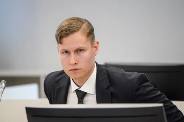 المتهم بإطلاق نار على مسجد في النرويج يعتذر لعدم تسببه بمزيد من «الأذى»