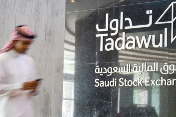 الأسهم السعودية تستهل تعاملاتها عقب تعافٍ جزئي لأسعار النفط