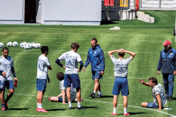 الدوري الألماني يضع سمعته على المحك باستئناف المباريات منتصف الشهر