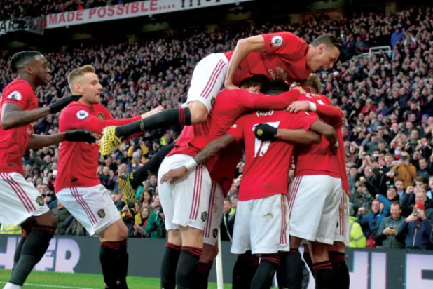 صداقة اللاعبين في الملاعب غالباً ما تكون من خلال التلامس وليس اللعب فقط (إ.ب.أ)