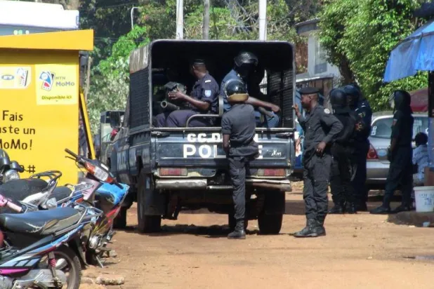 قتلى خلال احتجاجات عنيفة ضد تدابير كورونا في غينيا