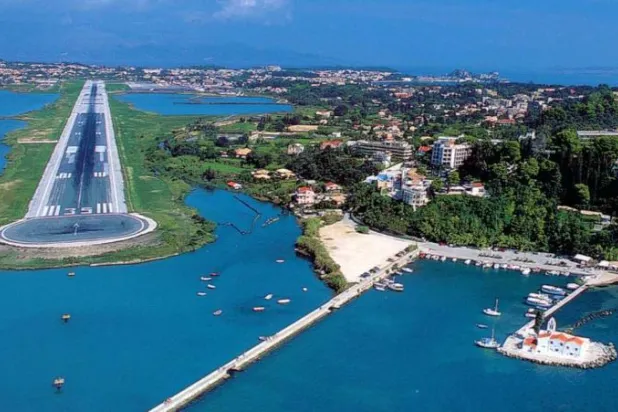 اليونان تطلب من الاتحاد الأوروبي استئناف الرحلات الجوية