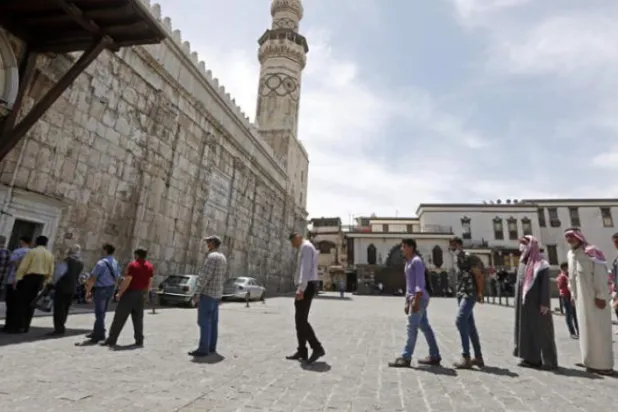 ویکسین کی جدوجہد جاری اور بین الاقوامی تعلقات میں کشیدگی