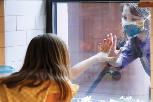 «الفيدرالي» يتوقع انكماش ثلث الاقتصاد... والبيت الأبيض يرى «إشارات مشجعة»