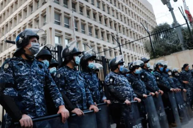 لبنان اور آئی ایم ایف کے مذاکرات اور مرکزي بینک کے اختلافات کے ساتھ تصادم