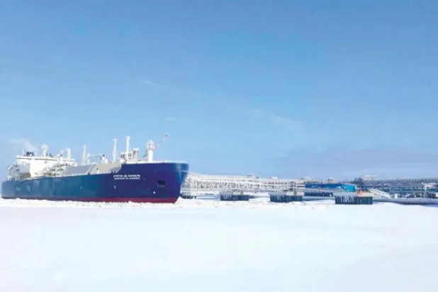 شركة روسية تحاول «شق الجليد» لنقل الغاز من دون عبور قناة السويس