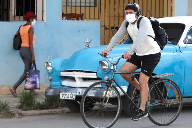 كوبا تنسب تراجع عدد حالات الوفاة بـ«كورونا» إلى عقارين