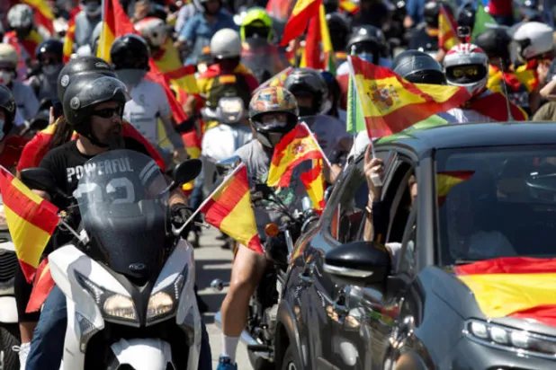 «كورونا» يوتر العلاقات الأوروبية... ويجتاح أميركا اللاتينية