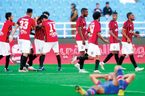 لاعبو الرائد يحتفلون بأحد أهدافهم في الدوري (الشرق الأوسط)