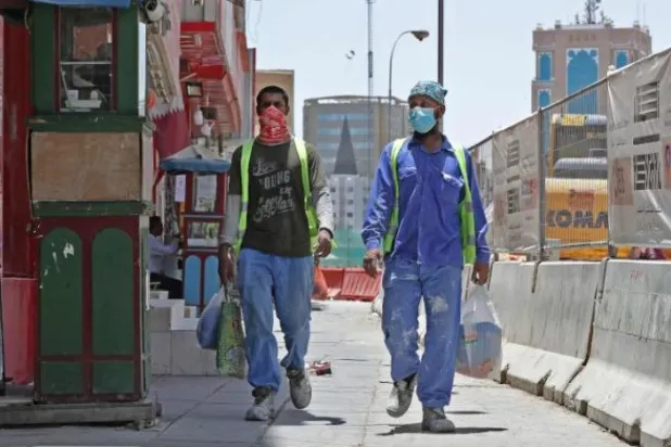 Katar’da bir ilk: Yabancı işçiler ücretlerinin ödenmesi için gösteri yaptı