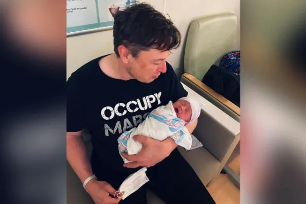 قوانين كاليفورنيا تجبر إيلون ماسك على تغيير اسم طفله