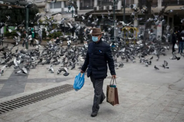 اليونان تستعد للموجة الثانية باستراتيجية «أكثر ذكاء»