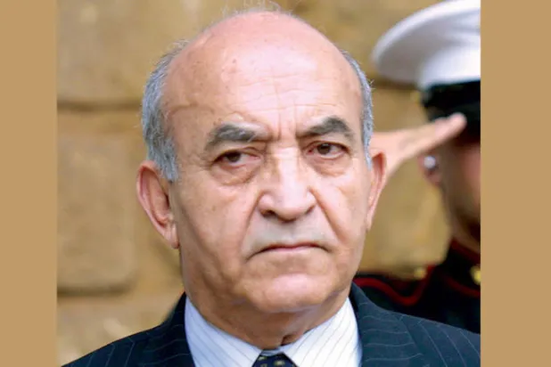 رحيل أول معارض عربي يتولى السلطة سلماً