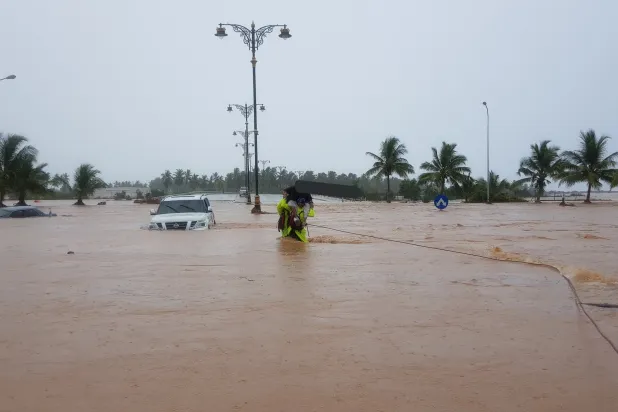 Umman'da fırtına ve yağışlar hayatı felç etti