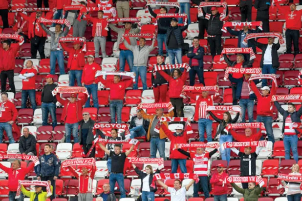 المشجّعون يعودون إلى ملاعب المجر