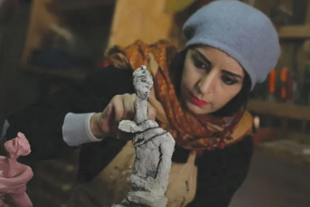 مجسم صغير من صنع الفنانة رنا البطراوي