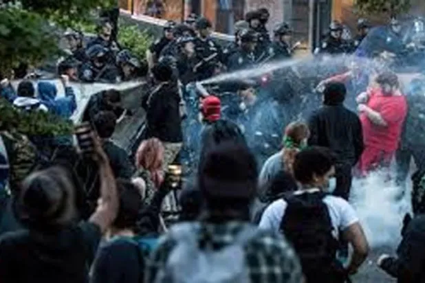 الاضطرابات الداخلية تزيد معاناة الاقتصاد الأميركي