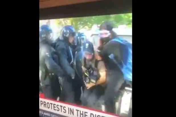 انتقادات للشرطة الأميركية بسبب تعاملها مع الصحافيين