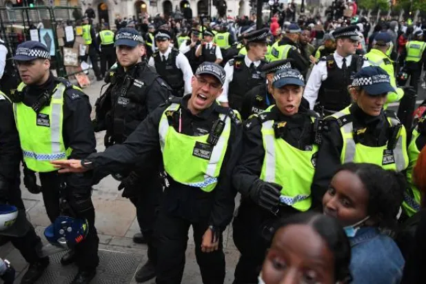 الشرطة البريطانية: إصابة 4 أشخاص بالرصاص في شمال لندن