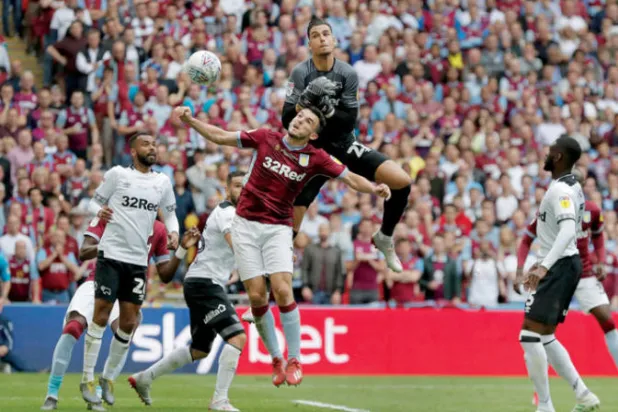 جون ماكغين: اللاعبون مصممون على إبقاء أستون فيلا في «دوري الأضواء»