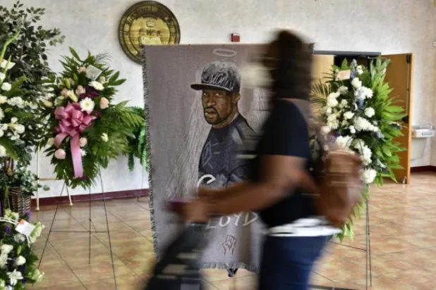 Banksy, George Floyd'un anısına çizdiği yeni eserini yayınladı