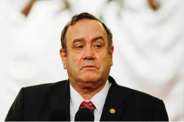 رئيس غواتيمالا يعمل عن بُعد إثر إصابة 18 من موظفيه بـ«كورونا»