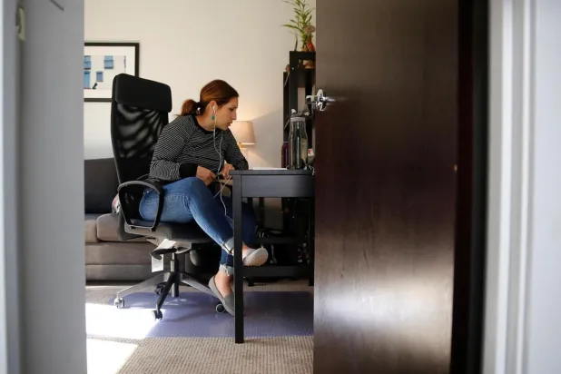 Saudi Experts Expect the End of the 'Office Era'