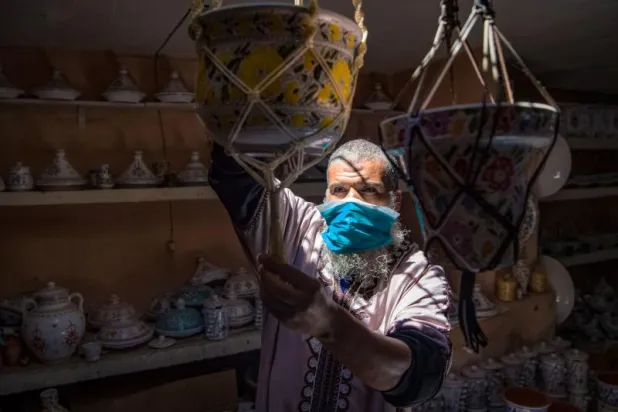 المغرب يشرع في ترحيل مواطنيه العالقين بالخارج