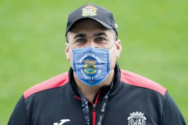 مدرّب فوينلابرادا الإسباني تعرّف على لاعبيه من خلال تطبيق «زووم»