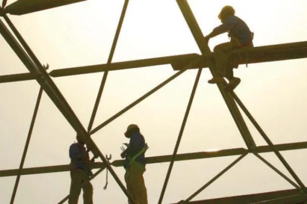 السعودية تمنع العمل تحت أشعة الشمس بدءاً من الاثنين المقبل