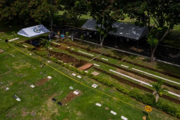 مقبرة «حديقة لاباز» في مدينة بنما حيث وُجدت رفات العشرات (أ.ف.ب)